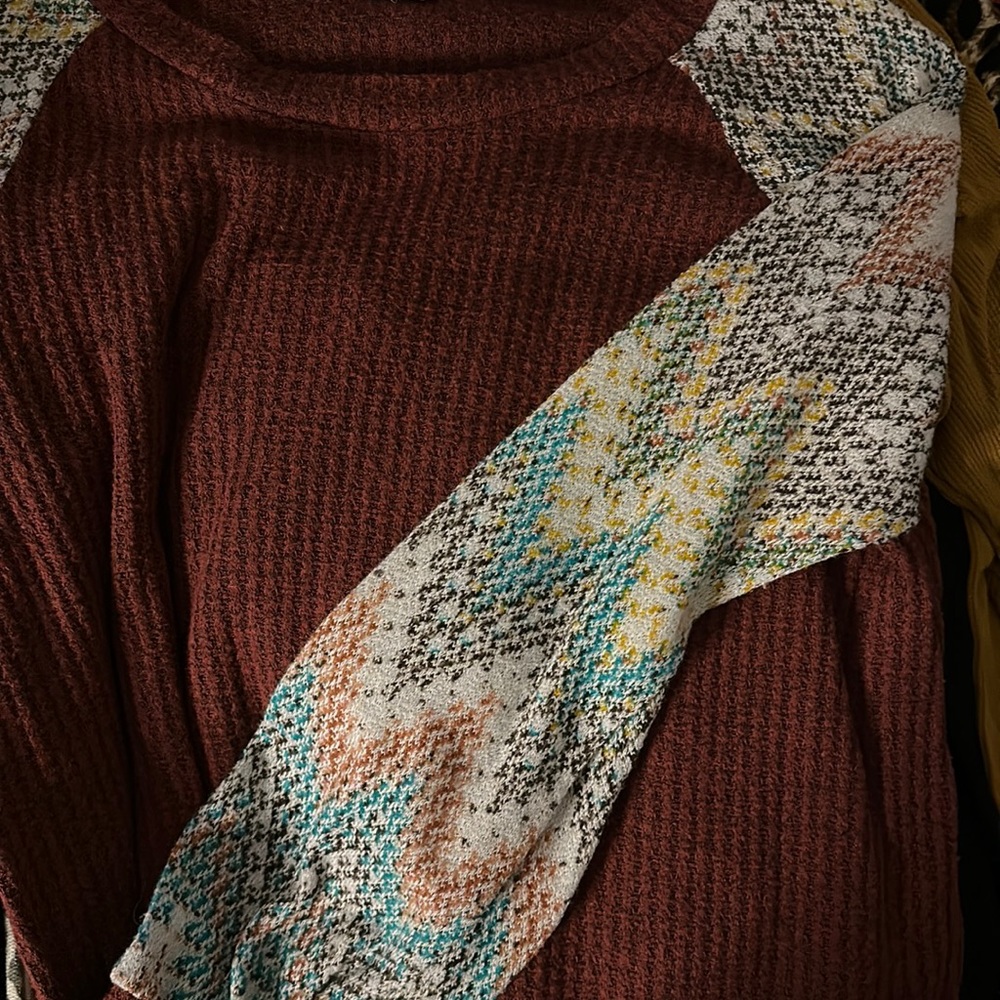 lovely melody burgundy/red top with pattern sleeves